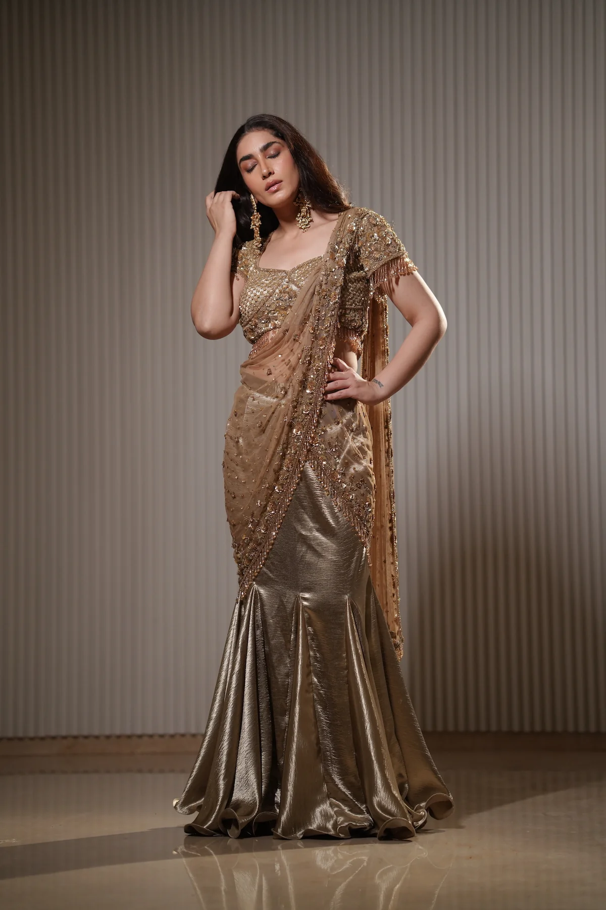 Aurelia Golden Saree - Image 10