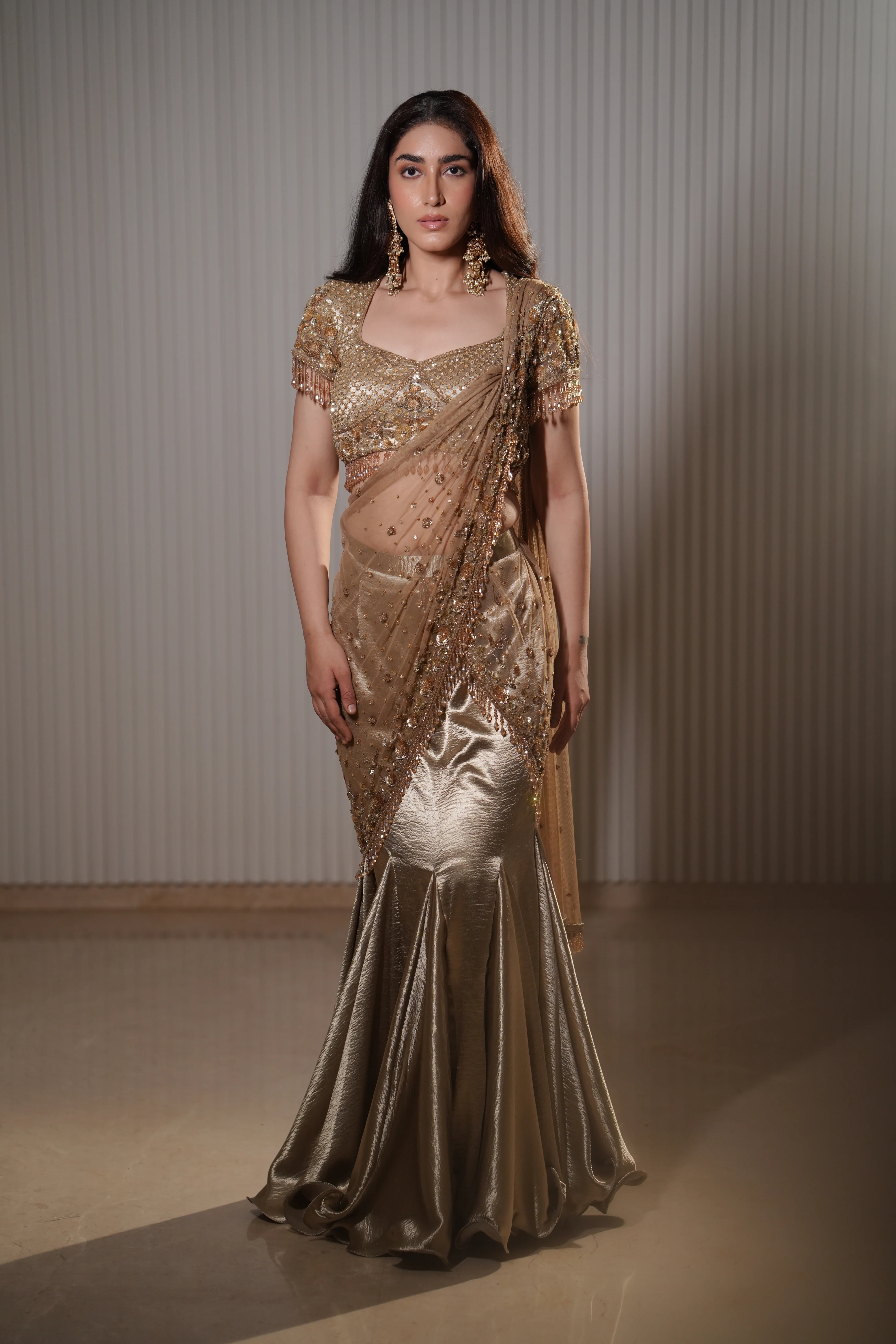 Aurelia Golden Saree - Image 4