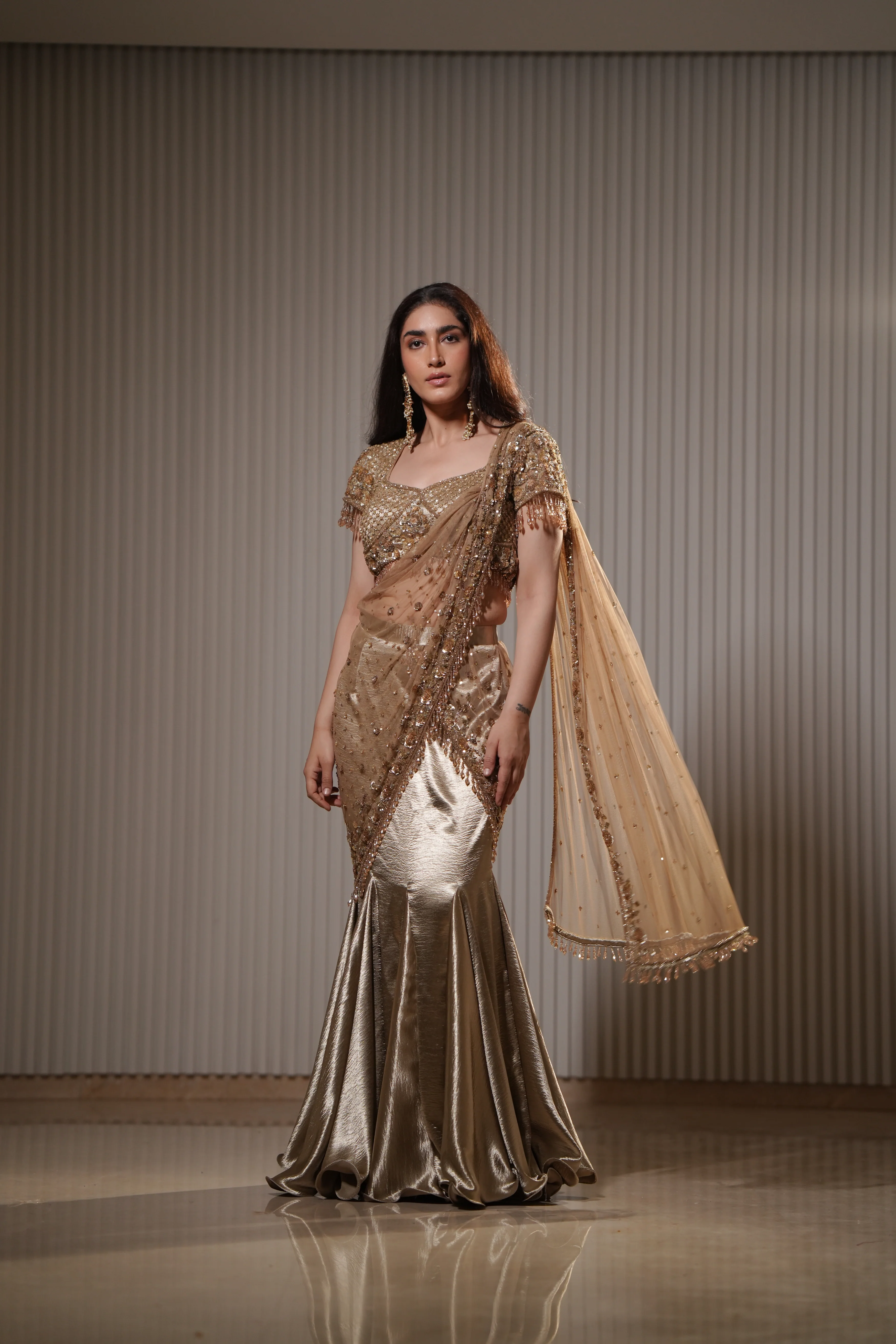 Aurelia Golden Saree - Image 8