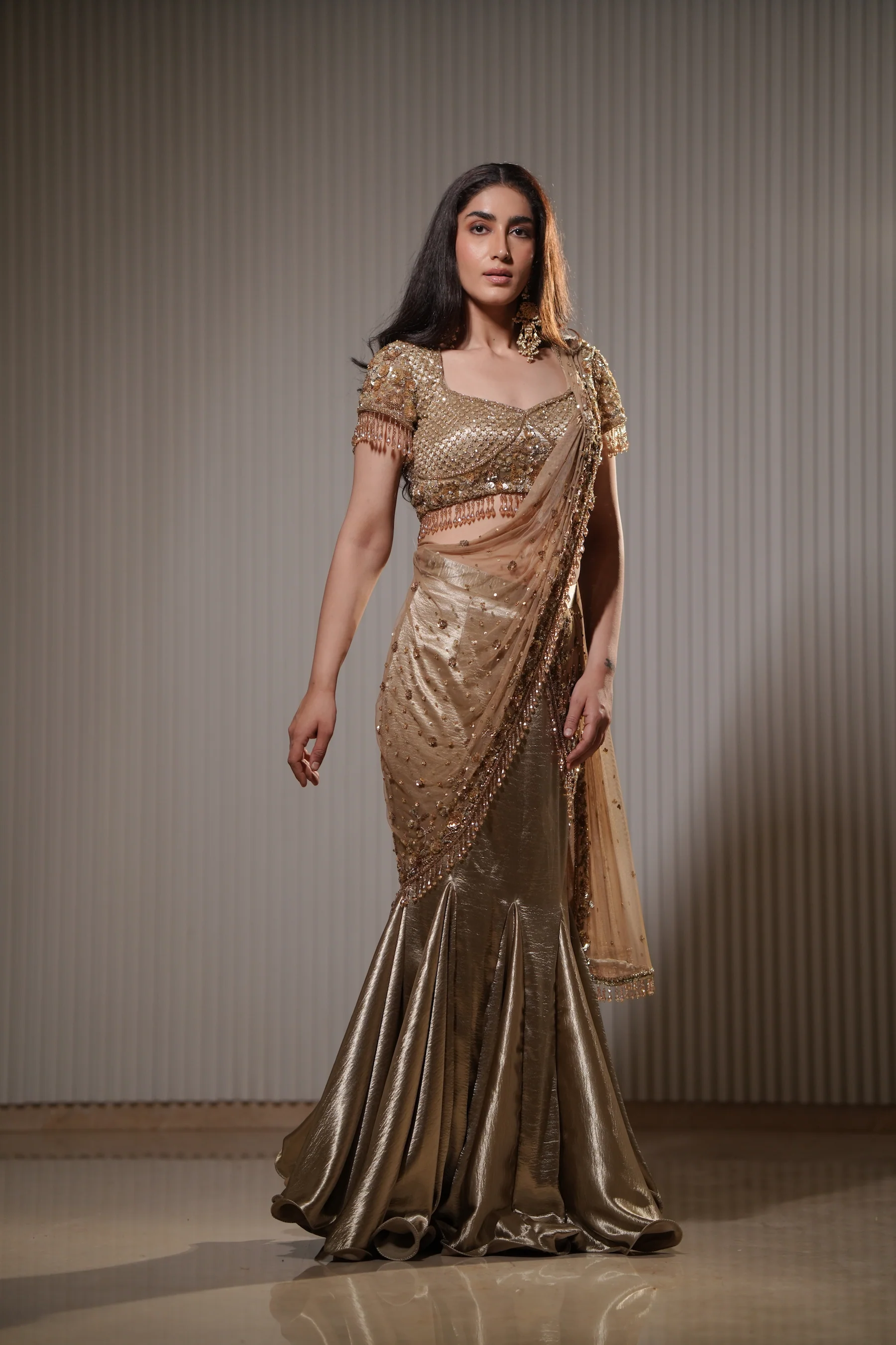 Aurelia Golden Saree - Image 9