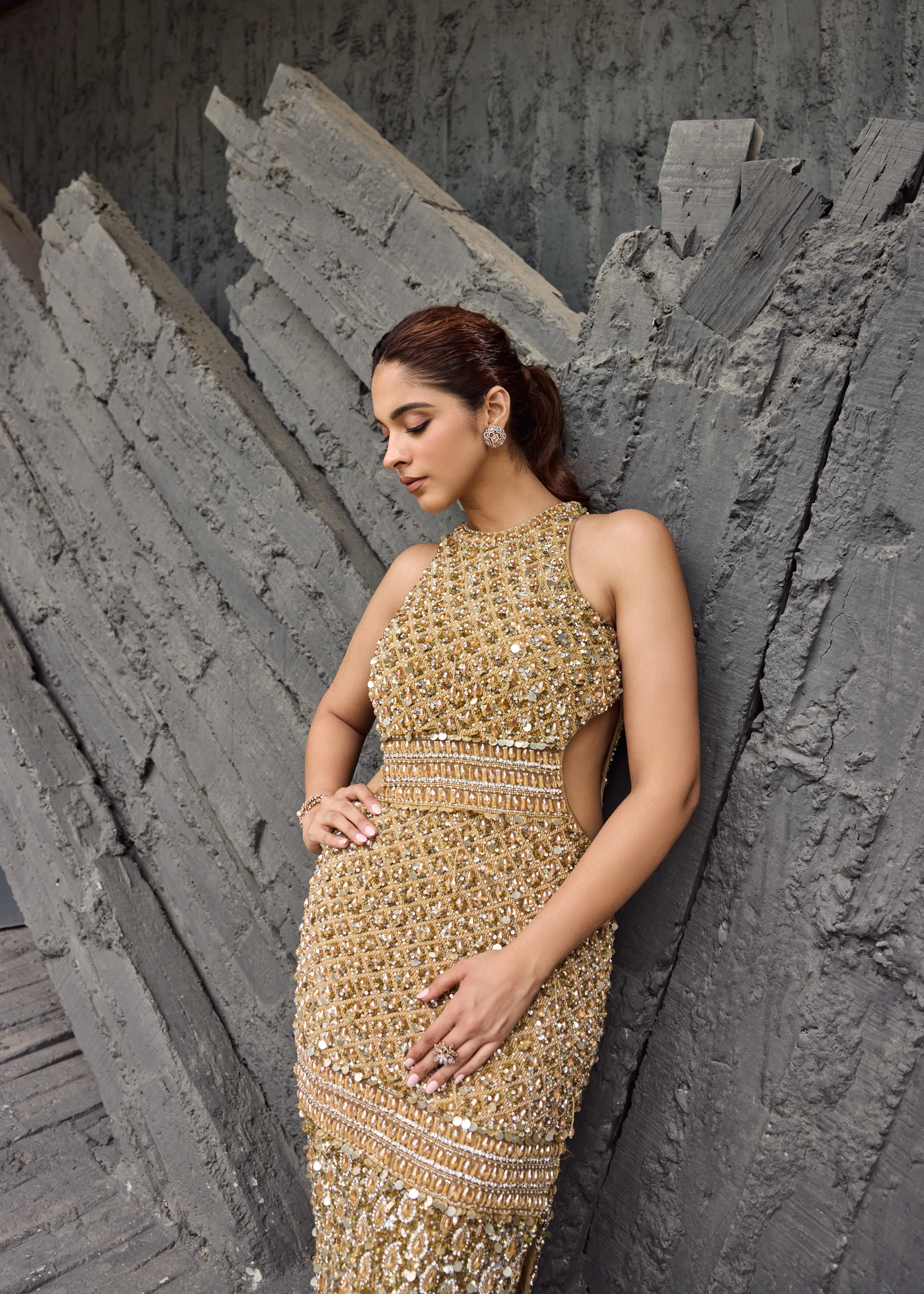 Marigold - A shimmering golden gown - Image 4